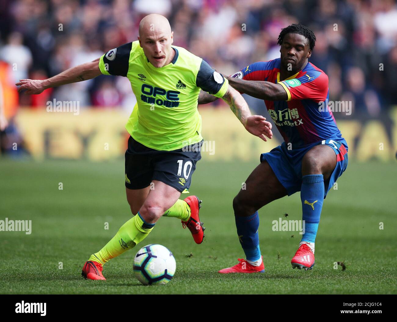 Soccer Football - Premier League - Crystal Palace v Huddersfield Town - Selhurst Park, London, Britain - March 30, 2019 Huddersfield Town's Aaron Mooy in action with Crystal Palace's Jeffrey Schlupp REUTERS/Hannah McKay EDITORIAL USE ONLY. No use with unauthorized audio, video, data, fixture lists, club/league logos or "live" services. Online in-match use limited to 75 images, no video emulation. No use in betting, games or single club/league/player publications. Please contact your account representative for further details. Stock Photo