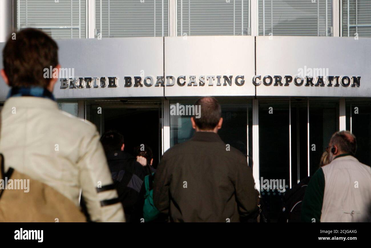 Workers arrive at the British Broadcasting Corporation (BBC) Television  Centre in west London, October 18, 2007. Britain's world renowned  broadcaster the BBC announced plans on Thursday to cut 1,800 jobs and  integrate