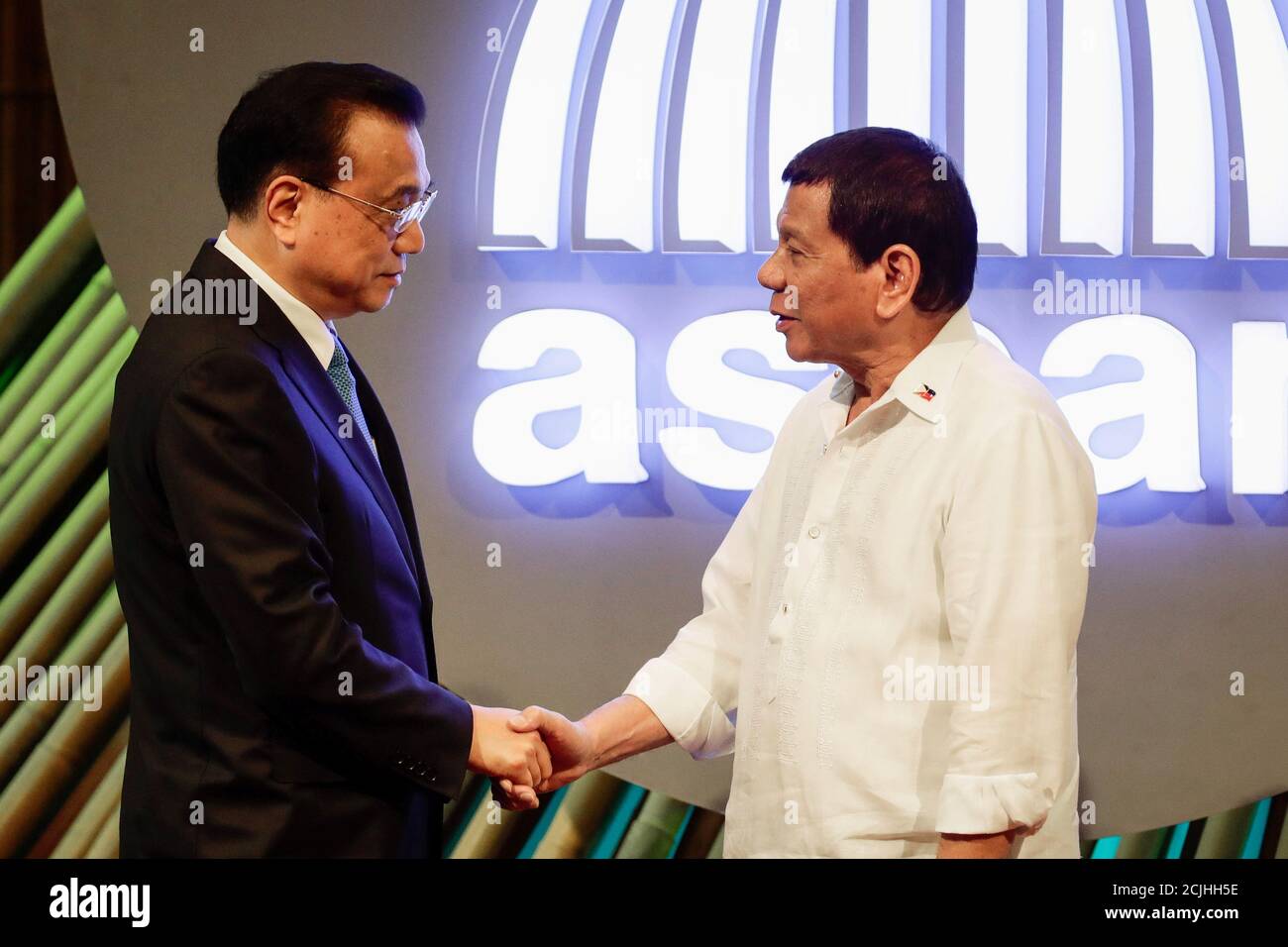 Chinese Premier Li Keqiang (L) shakes hands with Philippine President Rodrigo Duterte (R) before the opening ceremony of the 31st Association of Southeast Asian Nations (ASEAN) Summit in Manila, Philippines November 13, 2017. The Philippines is hosting the 31st Association of Southeast Asian Nations (ASEAN) Summit and Related Meetings from 10 to 14 November. REUTERS/Mark Cristino/Pool Stock Photo