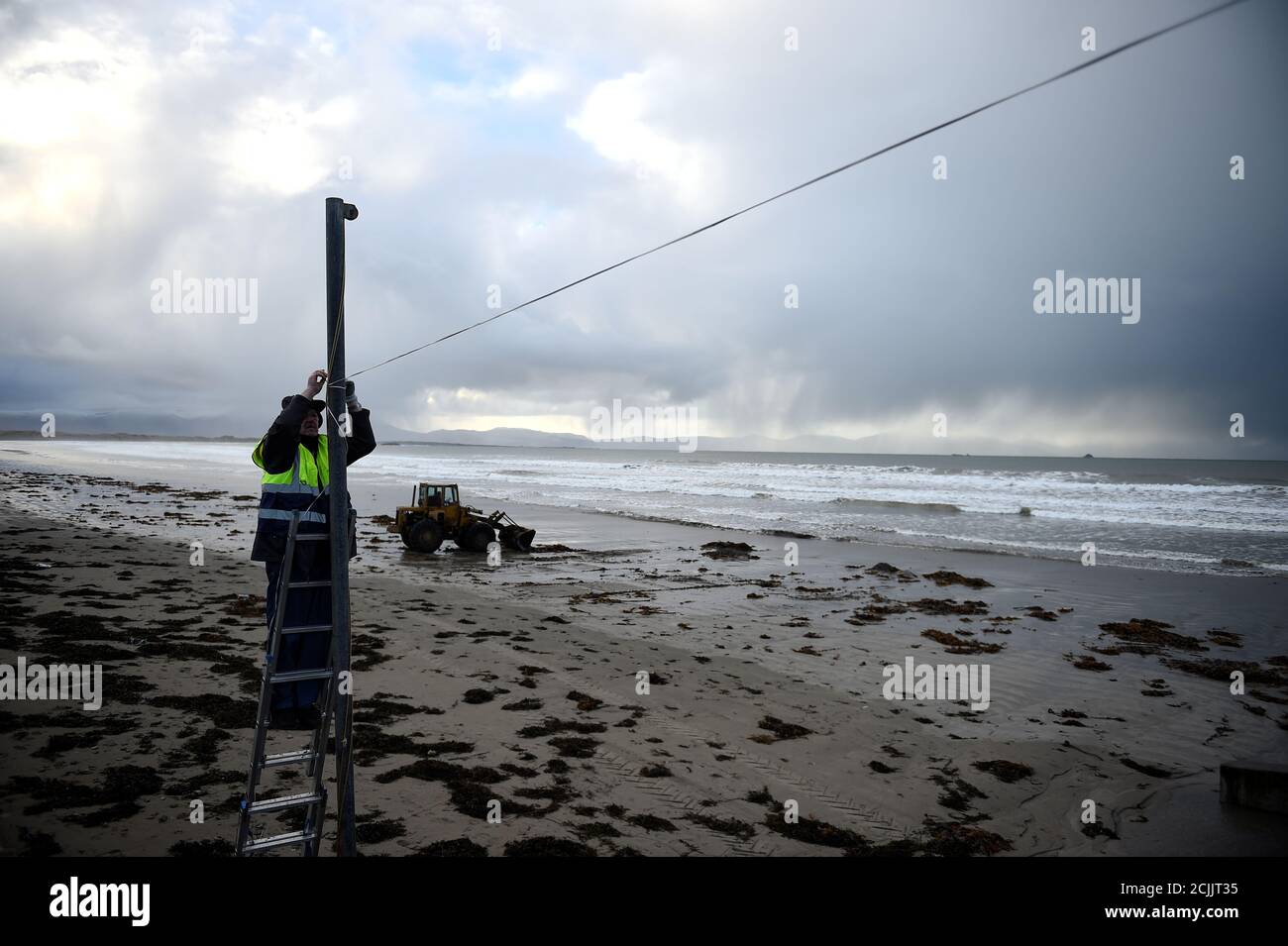 Donal O Sullivan Prepares The Sound System For The Christmas Ballyheigue Beach Horse Races In The County Kerry Village Of Ballyheigue Ireland December 27 2017 Reuters Clodagh Kilcoyne Stock Photo Alamy