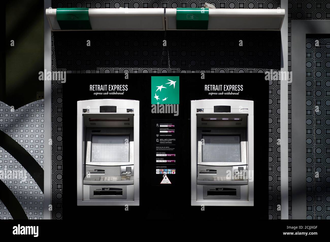 atm machines in paris france