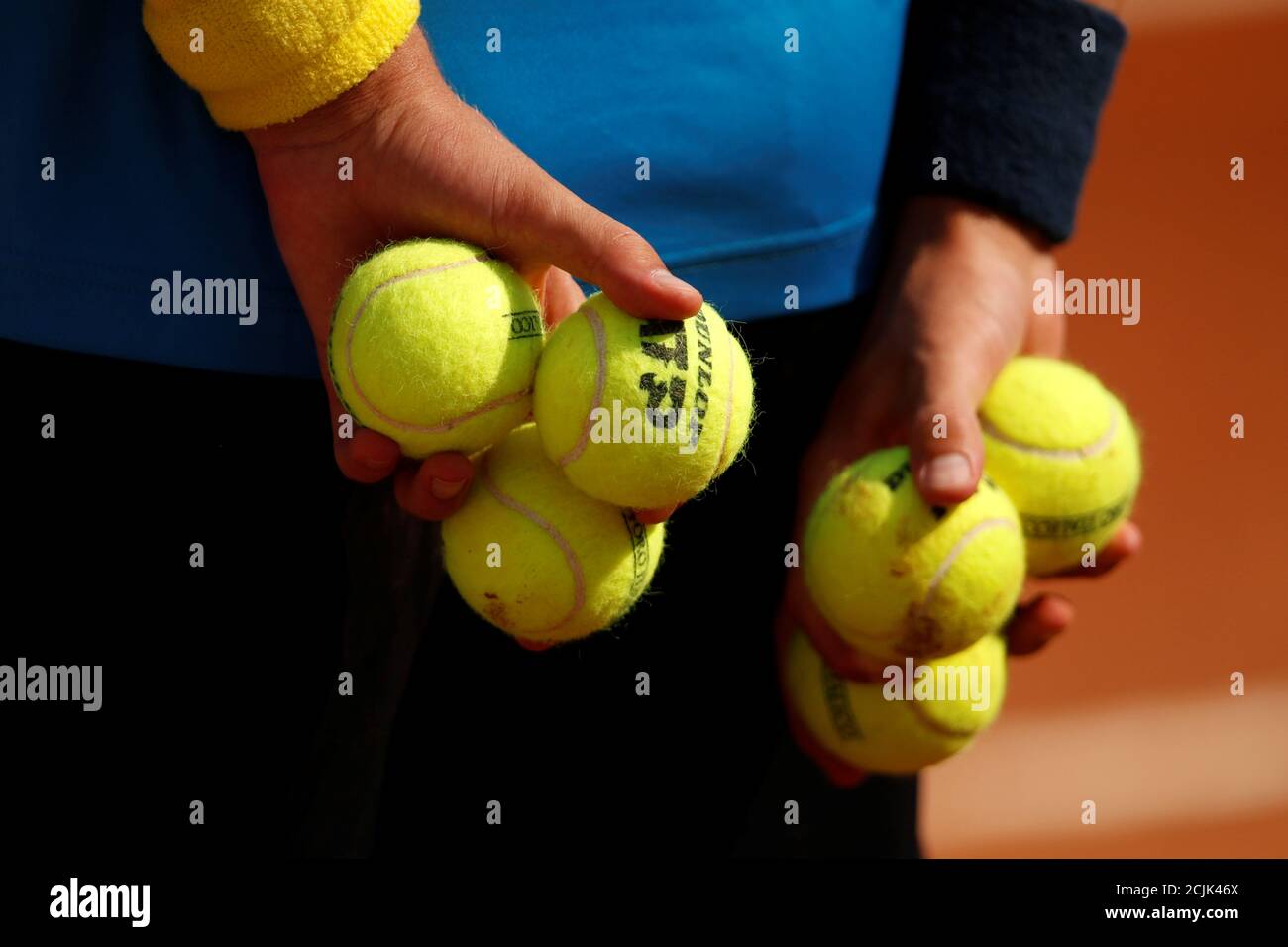 Page 4 Ball Boy Holding Tennis Ball High Resolution Stock Photography And Images Alamy