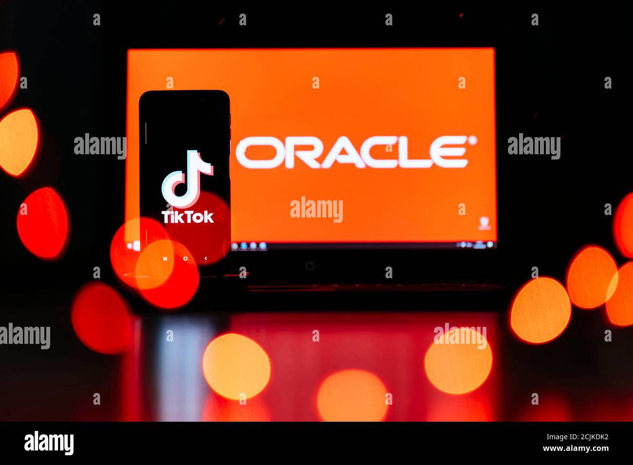 Nuremberg, Deutschland. 15th Sep, 2020. The software and hardware group Oracle wins the bidding competition for the Chinese video app TikTok. (Symbol picture, theme picture) | usage worldwide Credit: dpa/Alamy Live News Stock Photo