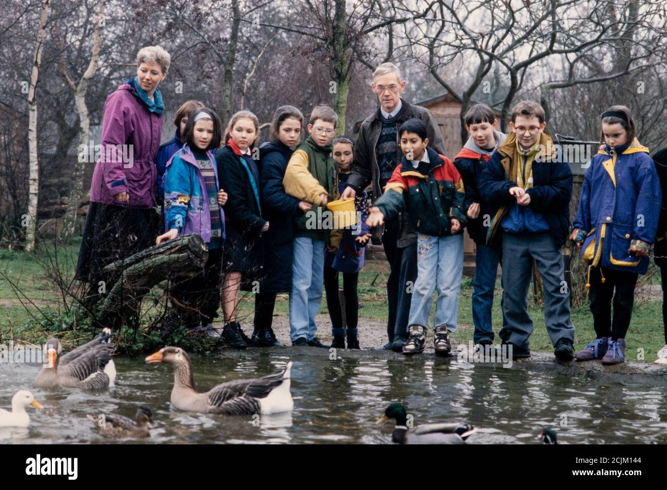 A group of year six primary school children on a visit to The Marlborough School in Woodstock, Oxfordshire as part of their preparation to move up to year seven. 27 January 1993. Photo: Neil Turner Stock Photo