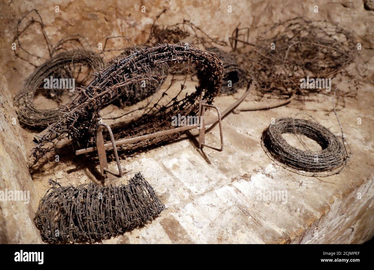Berliner mauer tunnel hires stock photography and images Alamy