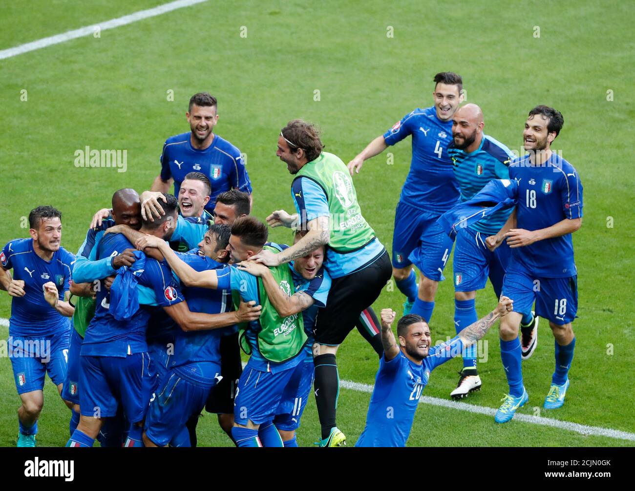 Football Soccer Italy V Spain Euro 16 Round Of 16 Stade De France Saint Denis Near Paris France 27 6 16 Italy S Players Celebrate After Scoring A Goal Reuters Charles Platiau Stock Photo Alamy Football Soccer Italy V Spain Euro 16 Round Of 16 Stade De France Saint Denis Near Paris France 27 6 16 Italy S Players Celebrate After Scoring A Goal Reuters Charles Platiau Stock Photo Alamy