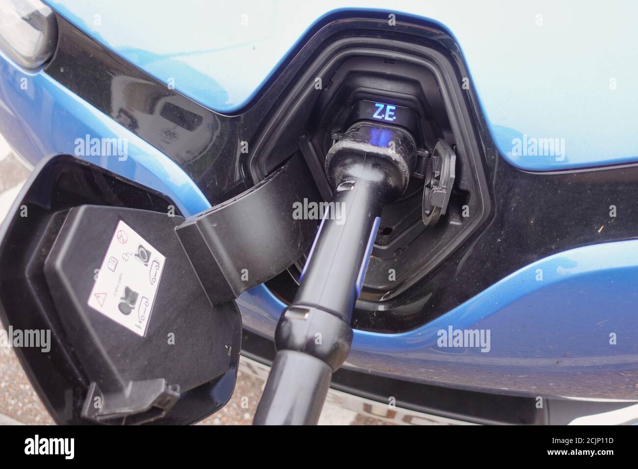 Renault zoe ccs charging outlet