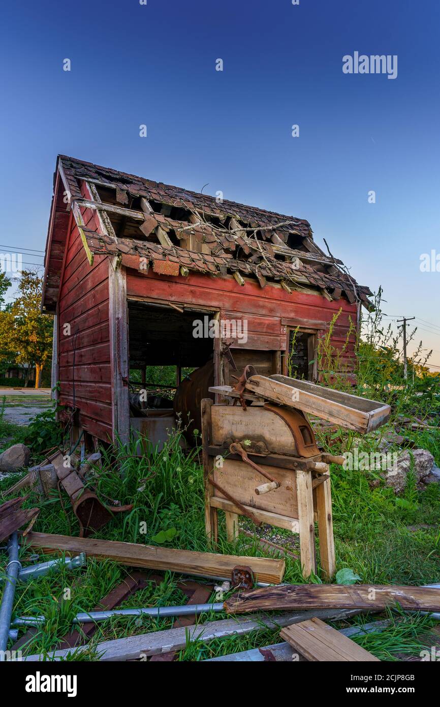 A local farm barn is slowly decaying.... one of many in the Midwest Stock Photo
