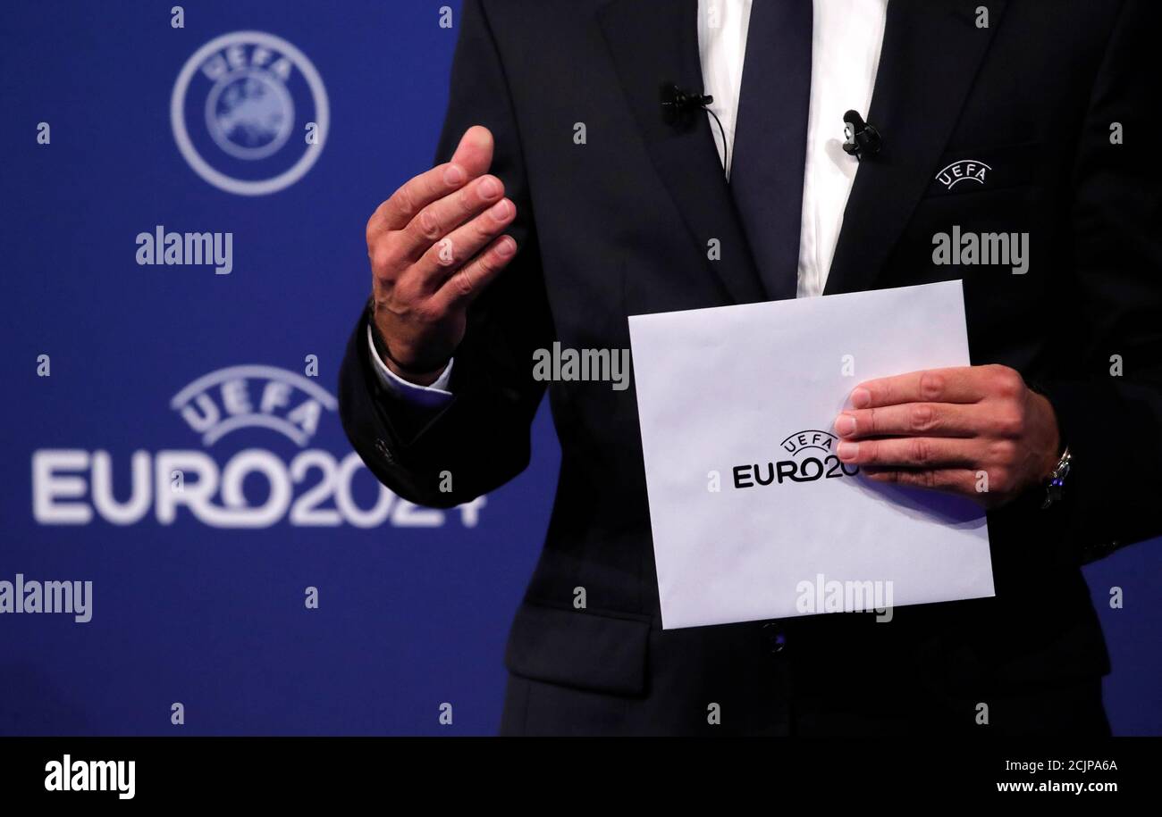 Soccer Football - Euro 2024 Host Announcement - Nyon, Switzerland -  September 27, 2018 General view as UEFA President Aleksander Ceferin holds  an envelope during the announcement REUTERS/Denis Balibouse Stock Photo -  Alamy