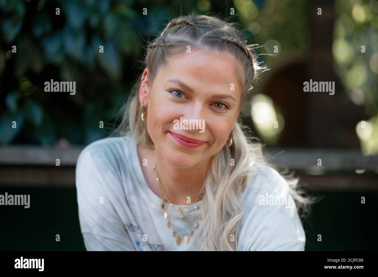 Cologne, Germany. 15th Sep, 2020. The actress Cheyenne Pahde ('Everything that counts') looks into the camera during a photo session at the animal shelter in Cologne-Dellbrück. Pahde takes over the sponsorship for a dog in the animal shelter. Credit: Henning Kaiser/dpa/Alamy Live News Stock Photo