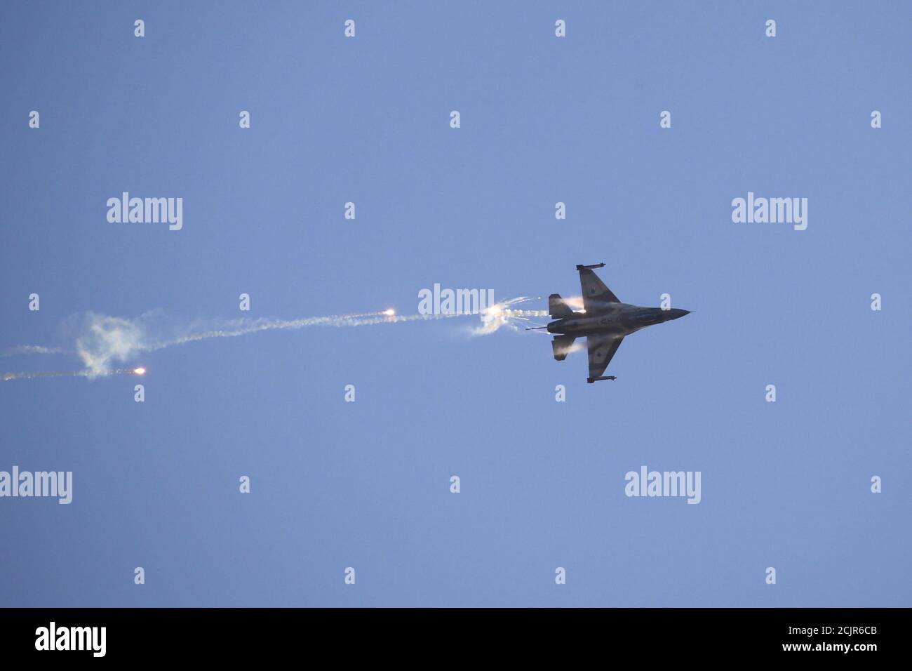 Israel f 16 jet hi-res stock photography and images - Alamy