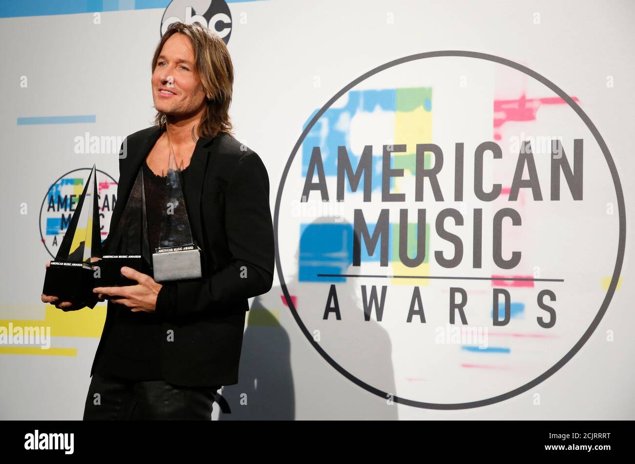 2017 American Music Awards Photo Room Los Angeles California U S 19 11 2017 Keith Urban Poses With His Awards For Favorite Country Male Artist Favorite Country Album For Ripcord And Favorite