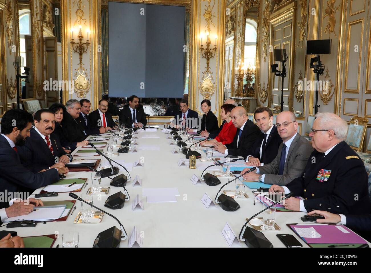 French President Emmanuel Macron (3d R), Education and Youth Affairs  Minister Jean-Michel Blanquer (2nd R) and Foreign Affairs Minister Jean-Yves  Le Drian (4th R) attend a meeting with King of Bahrain Hamad