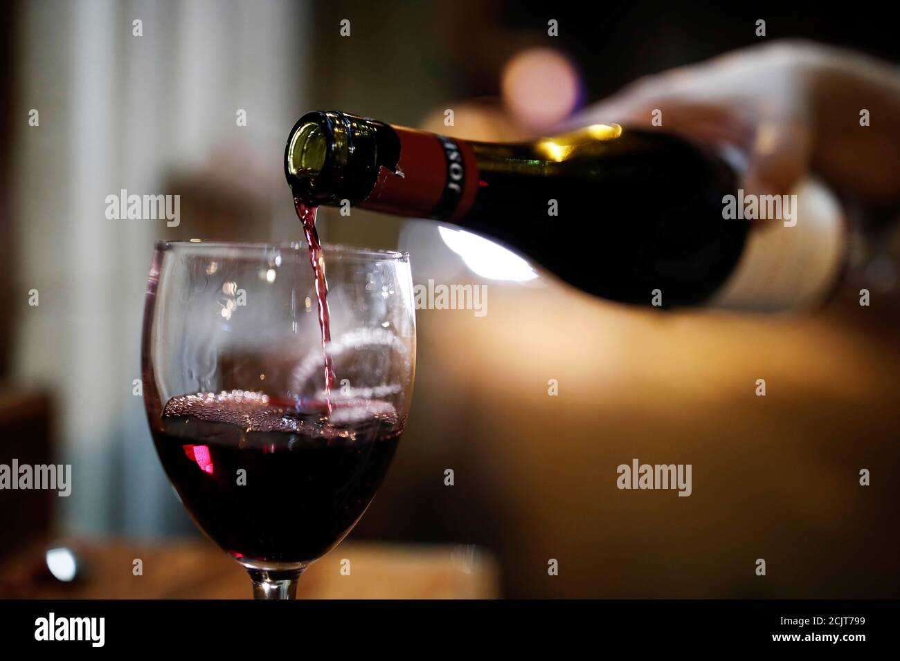 A barman pours a glass of Beaujolais Nouveau wine in a bistrot in Paris,  France, November 20, 2019. REUTERS/Benoit Tessier Stock Photo - Alamy