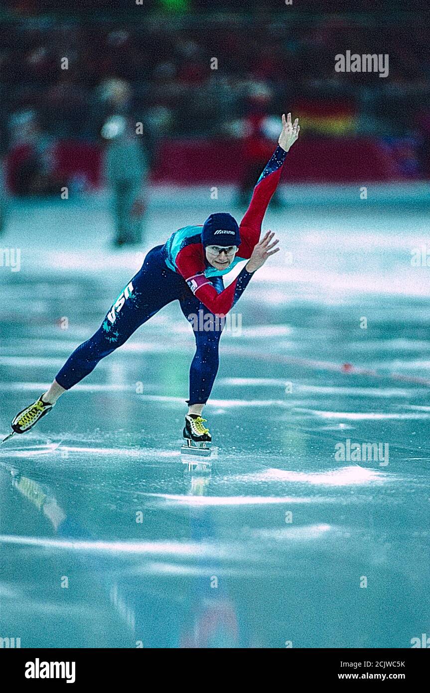 Bonnie Blair (USA) wins the gold medal in the women's 1000m long track speed skating at the 1994 Olympic Winter Games Stock Photo