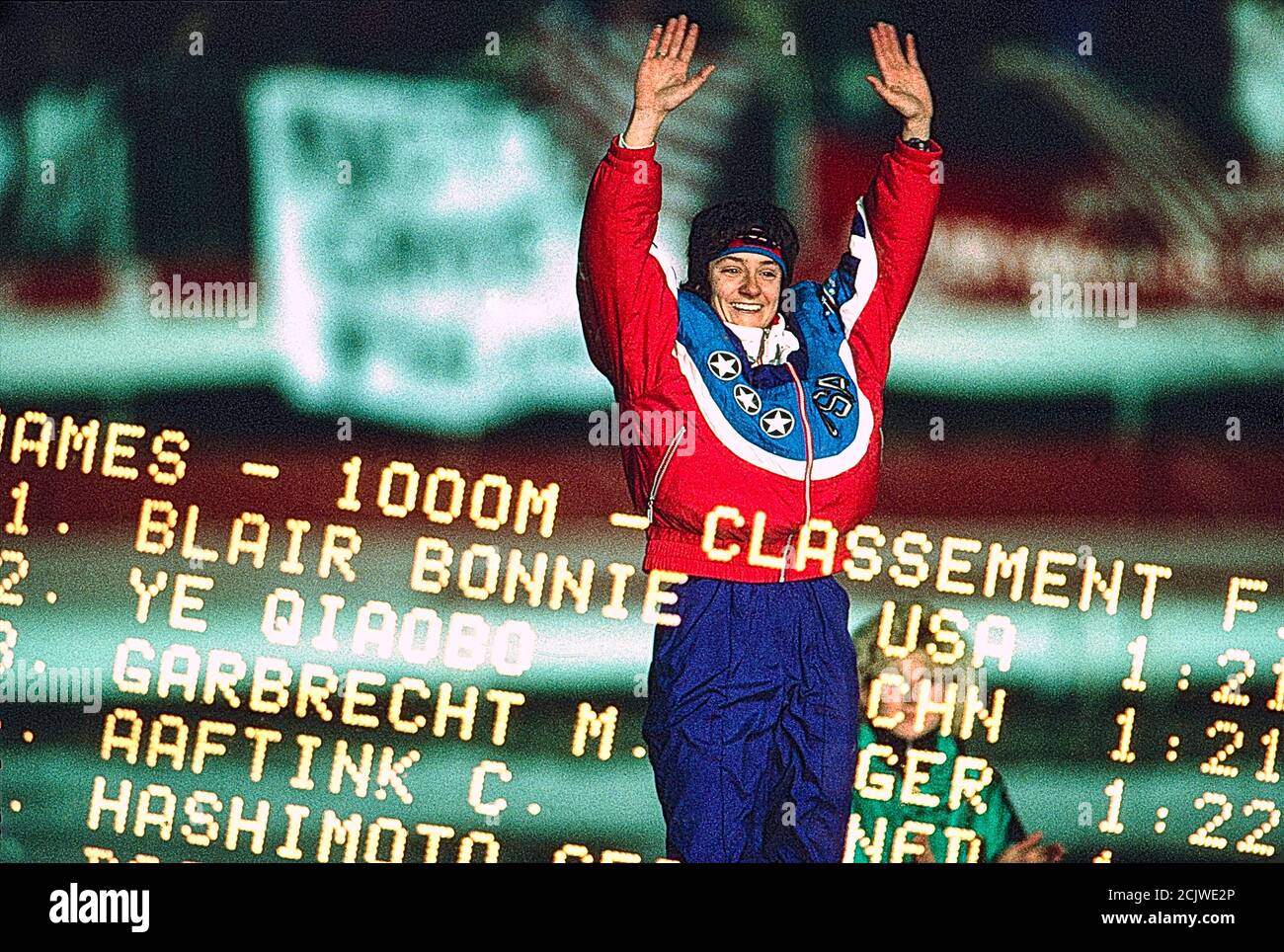 Bonnie Blair (USA) wins the gold medal in the women's 1000m long track speed skating at the 1992 Olympic Winter Games Stock Photo