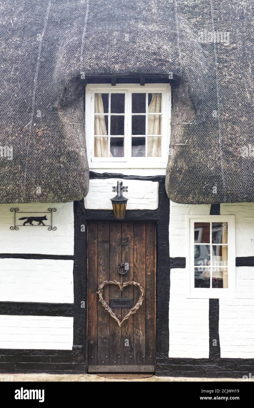 stunning thatched cottage in the village of Lower Quinton, warwickshire Stock Photo Alamy