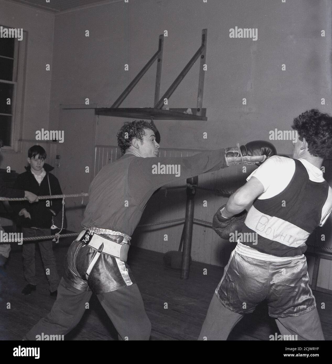 1960s, historical, boxing at a youth club, Bowhill, Scotland. The Cardenen Amateur Boxing Club began in the pit village in 1919 just after WW1 to enable young people learn the skills of the noble art and was known at this time as the Bowhill Miners Welfare Boxing Club. to Stock Photo