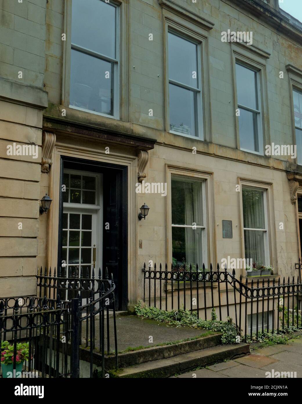 'In this house from 1860 to 1869 lived and worked Joseph Lister afterwards Baron Lister Regius professor of surgery in the University of Glasgow' Stock Photo