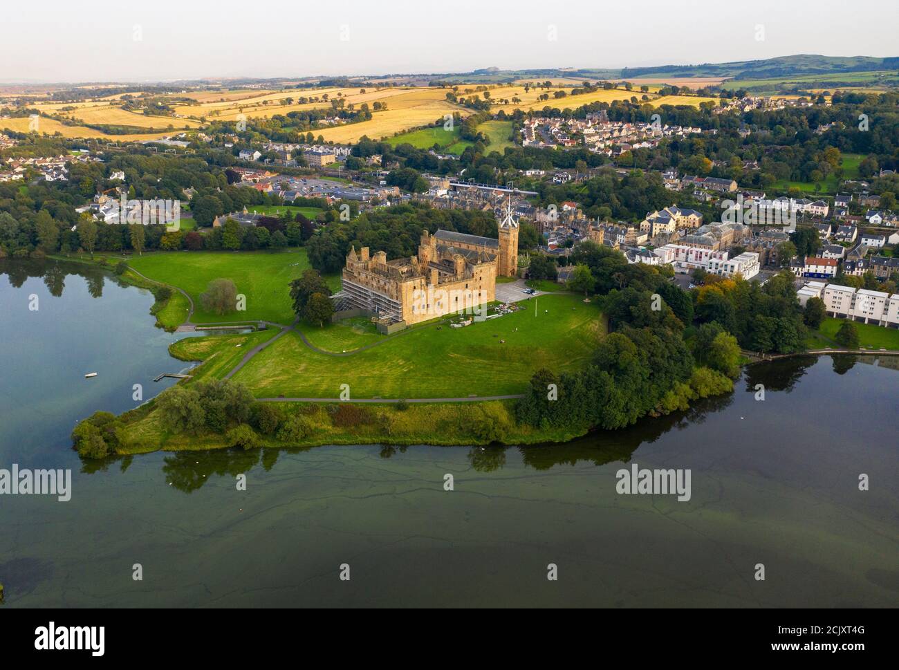 Linlithgow Palace Aerial Hi res Stock Photography And Images Alamy