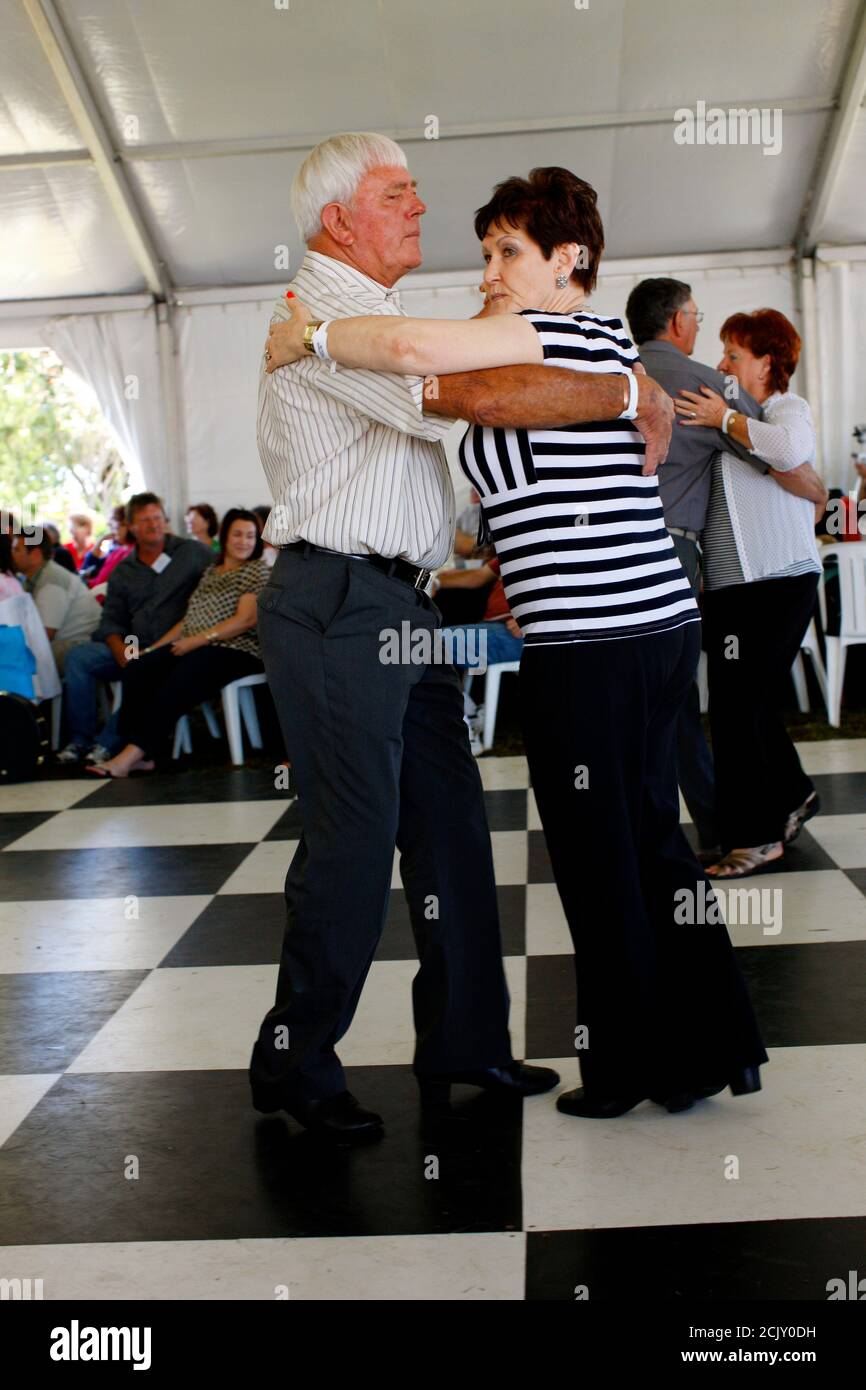 South African Afrikaans couple dancing 'langarm' or 'sokkie dance' Stock Photo