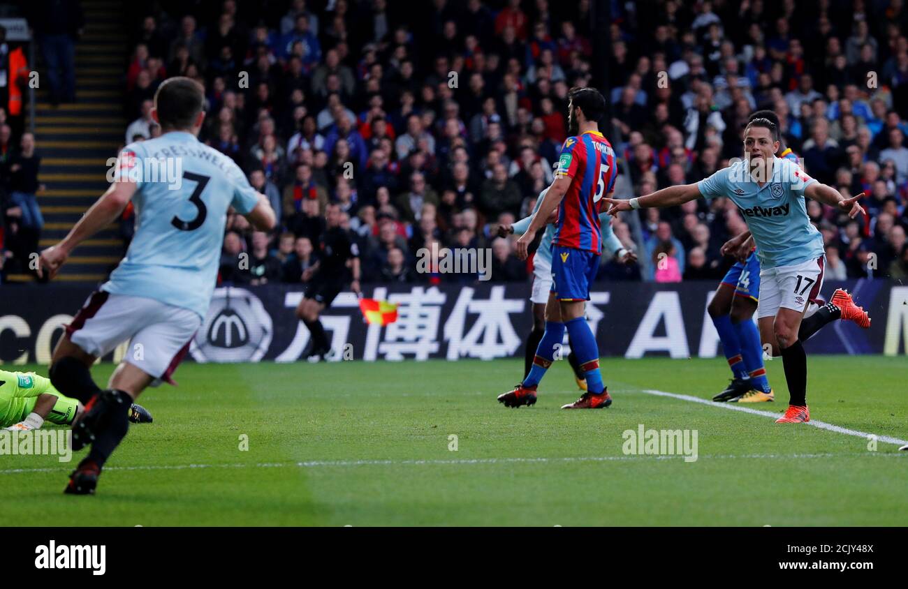 Soccer Football - Premier League - Crystal Palace vs West Ham United - Selhurst Park, London, Britain - October 28, 2017   West Ham United's Javier Hernandez celebrates scoring their first goal    REUTERS/Eddie Keogh    EDITORIAL USE ONLY. No use with unauthorized audio, video, data, fixture lists, club/league logos or 'live' services. Online in-match use limited to 75 images, no video emulation. No use in betting, games or single club/league/player publications. Please contact your account representative for further details.? Stock Photo