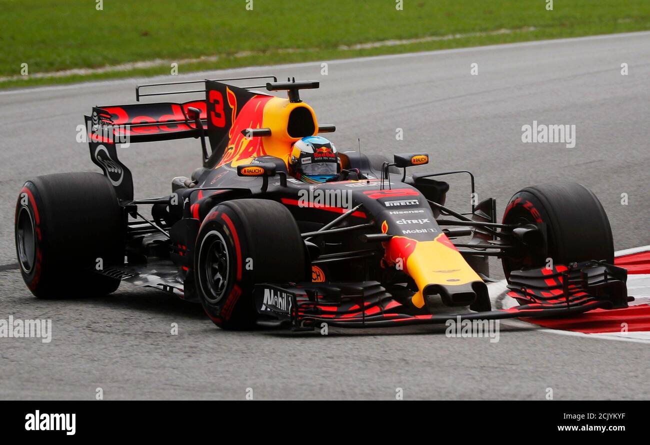 Formula One F1 - Malaysia Grand Prix 2017 - Practice - Sepang, Malaysia -  September 29, 2017. Redbull's Daniel Ricciardo drives. REUTERS/Edgar Su  Stock Photo - Alamy