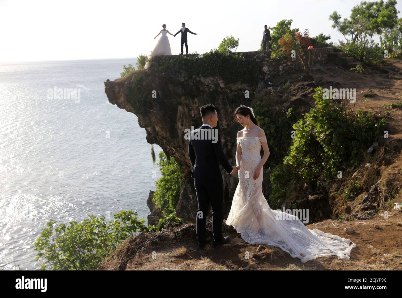 Foreign couples pose for photographers 
