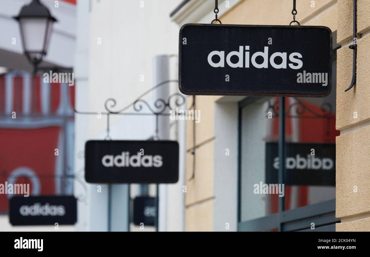 outlet village adidas