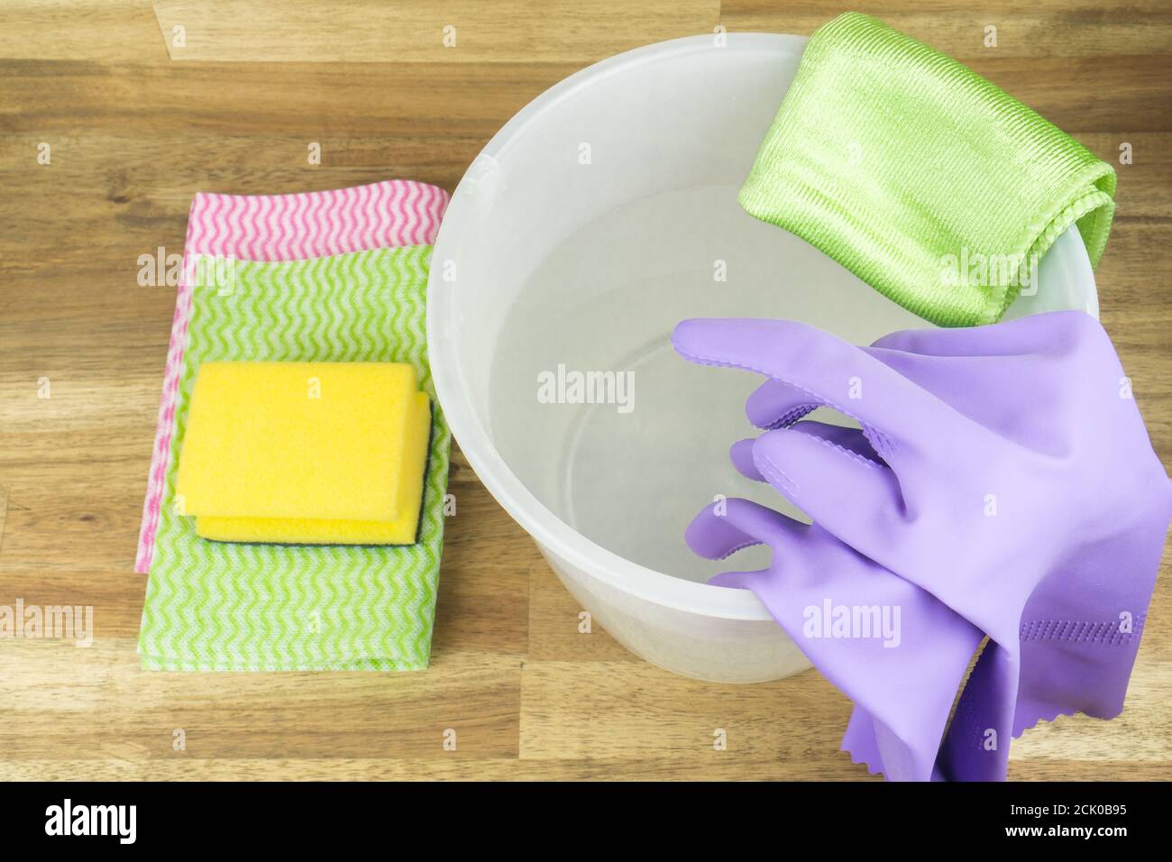 Spring Sponge Clean Up Spring cleaning, rubber gloves, bucket, sponge and cleaning rag Stock ...