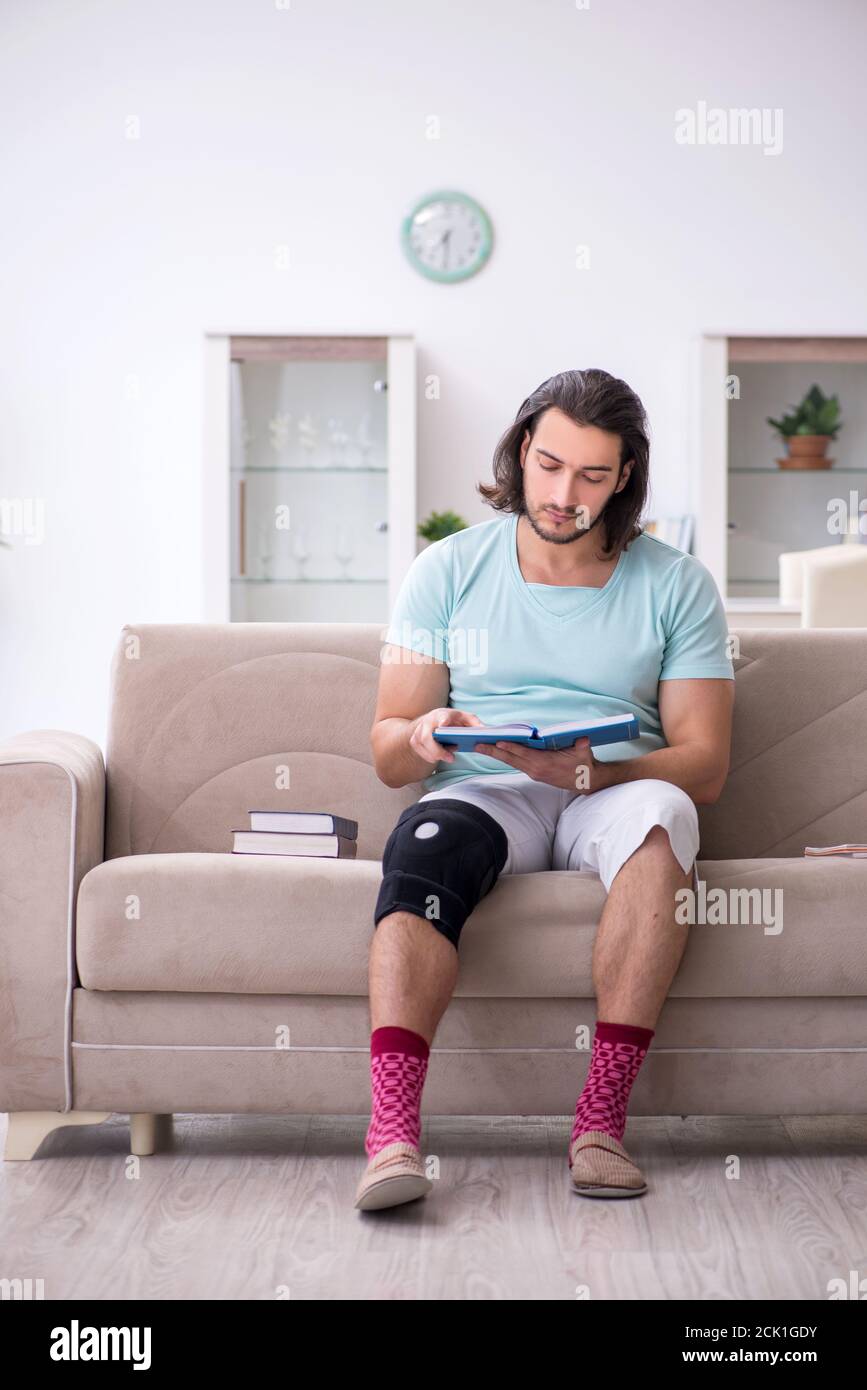 One Leg Student Young leg injured student studying at the home Stock Photo - Alamy