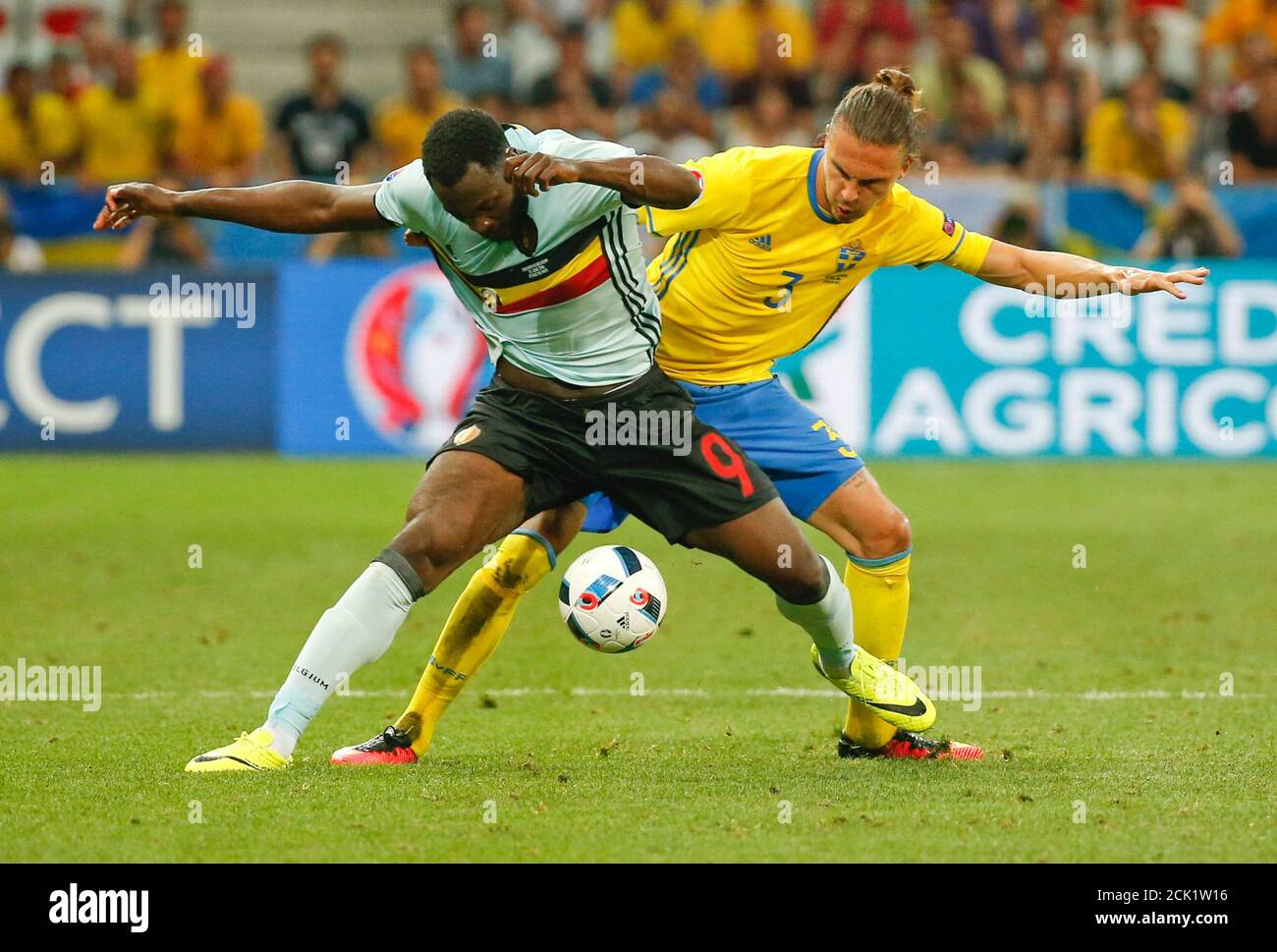 Football Soccer Sweden V Belgium Euro 16 Group E Stade De Nice Nice France 22 6 16 Sweden S Erik Johansson And Belgium S Romelu Lukaku In Action Reuters Eric Gaillard Stock Photo Alamy