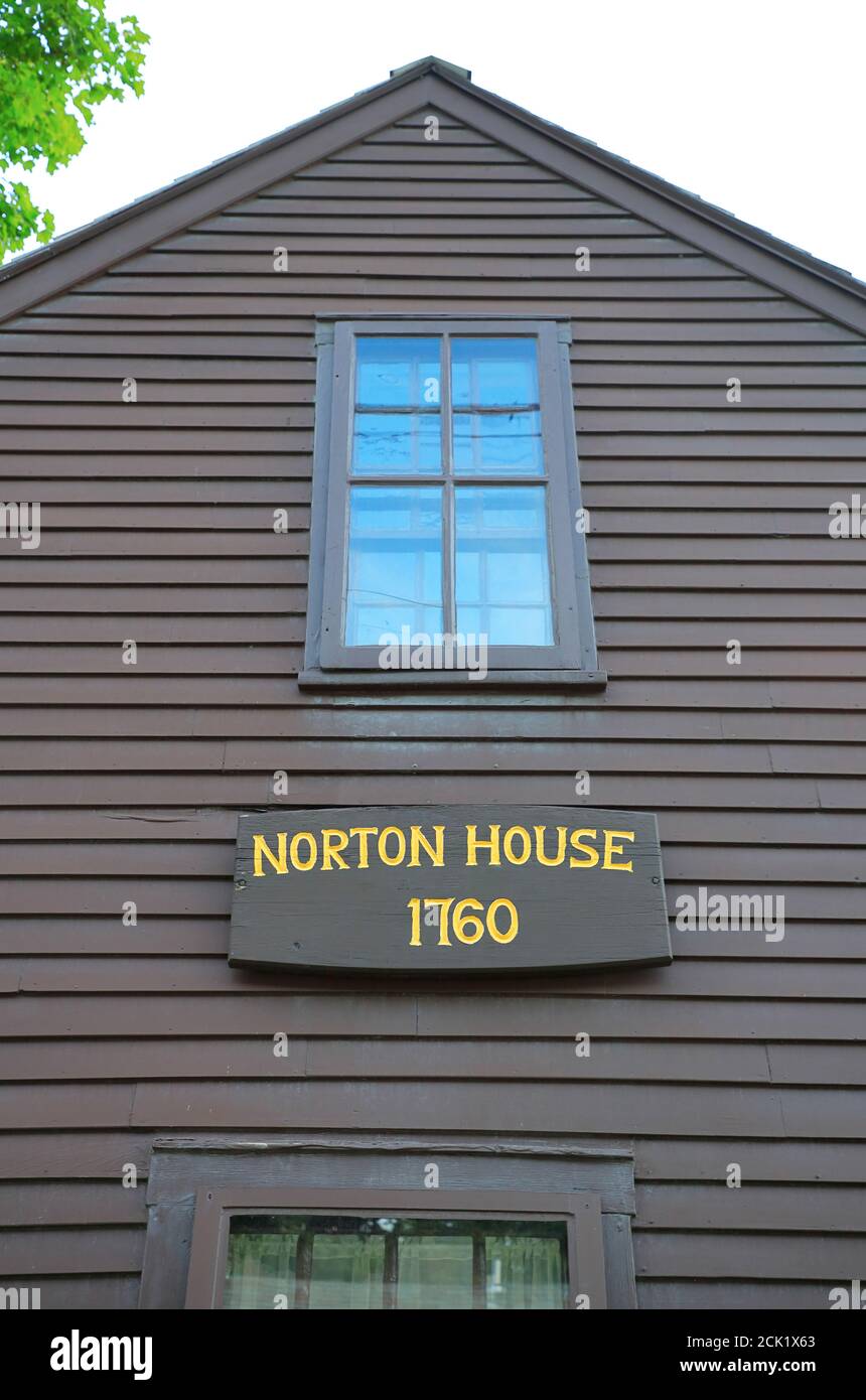 Historic Norton House built in 1760 nowadays a local quilting and
