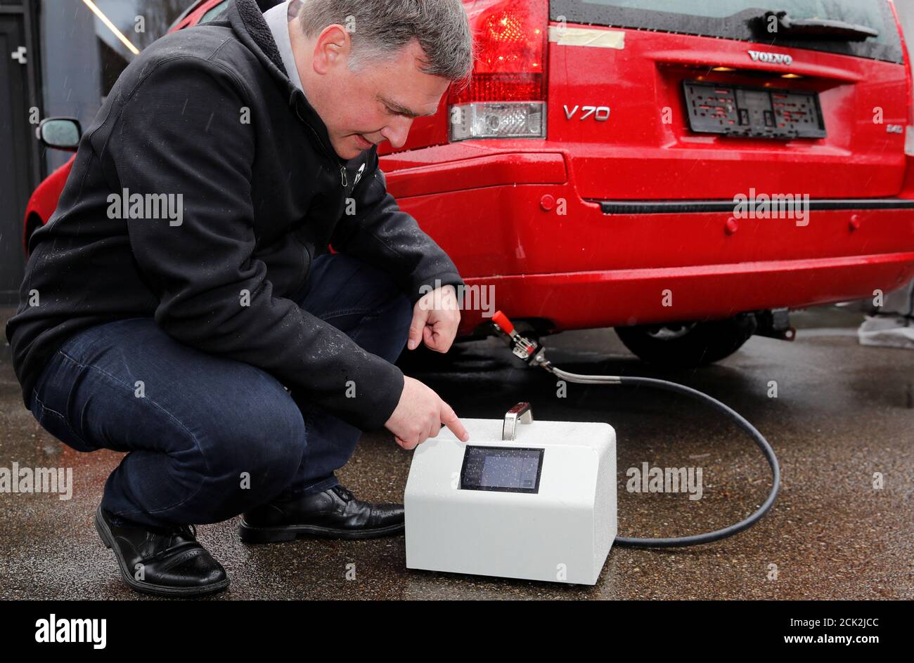 Senior global product manager Juergen Spielvogel of U.S. instruments  manufacturer TSI demonstrates the use of a new TSI-PET device to test the  effectiveness of particle filters of cars during a meeting of