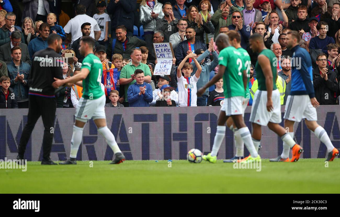 Soccer Football - Premier League - Crystal Palace vs West Bromwich Albion - Selhurst Park, London, Britain - May 13, 2018 Crystal Palace fans applaud the players after the match REUTERS/Hannah McKay EDITORIAL USE ONLY. No use with unauthorized audio, video, data, fixture lists, club/league logos or "live" services. Online in-match use limited to 75 images, no video emulation. No use in betting, games or single club/league/player publications. Please contact your account representative for further details. Stock Photo
