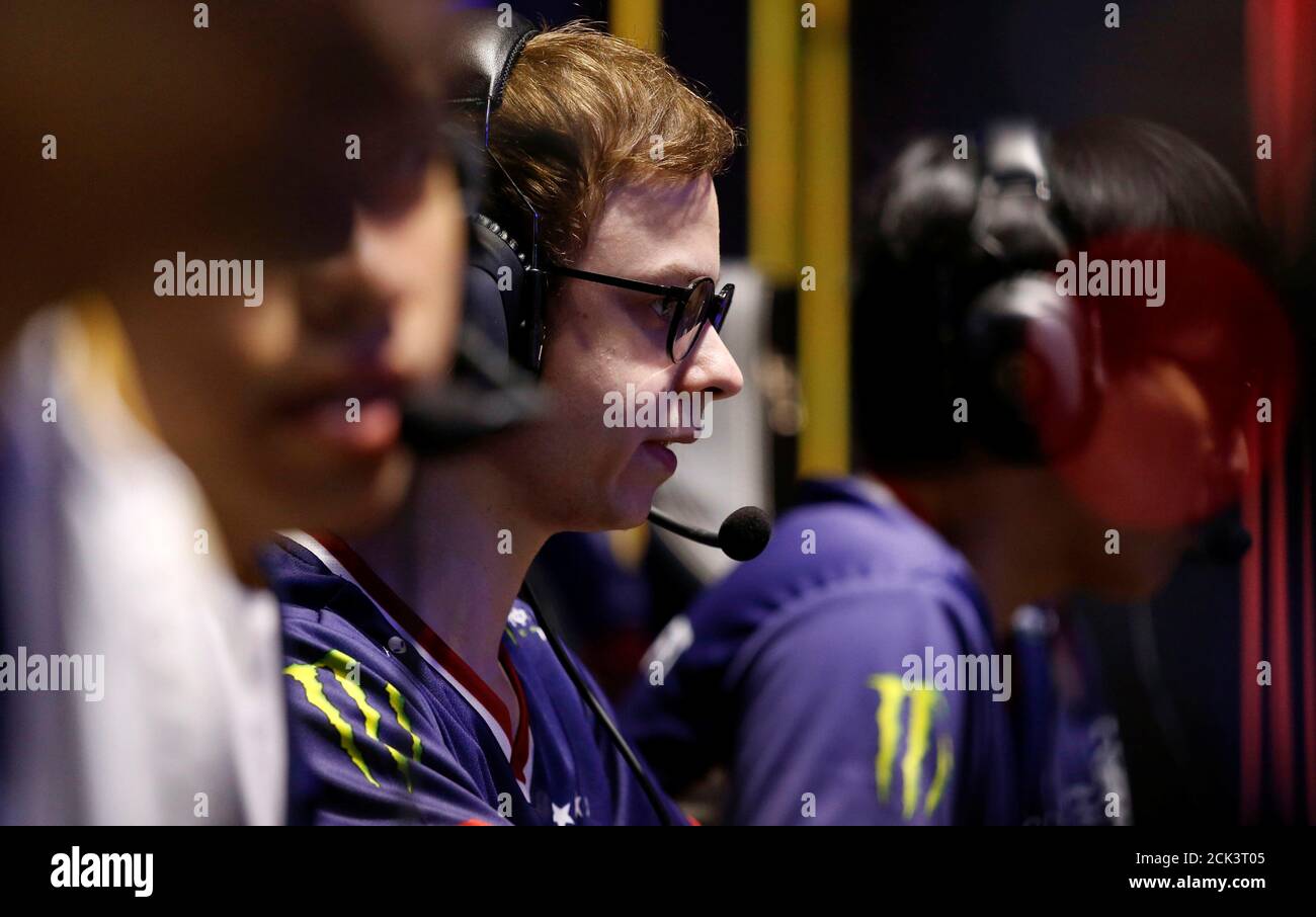 frygt Egen opføre sig Members of Team Liquid battle against Phong Vu Buffalo during the League of  Legends (LOL) Mid-Season Invitational 2019 play-in group stage, in GG  Stadium, Ho Chi Minh, Vietnam May 6, 2019. REUTERS/Kham