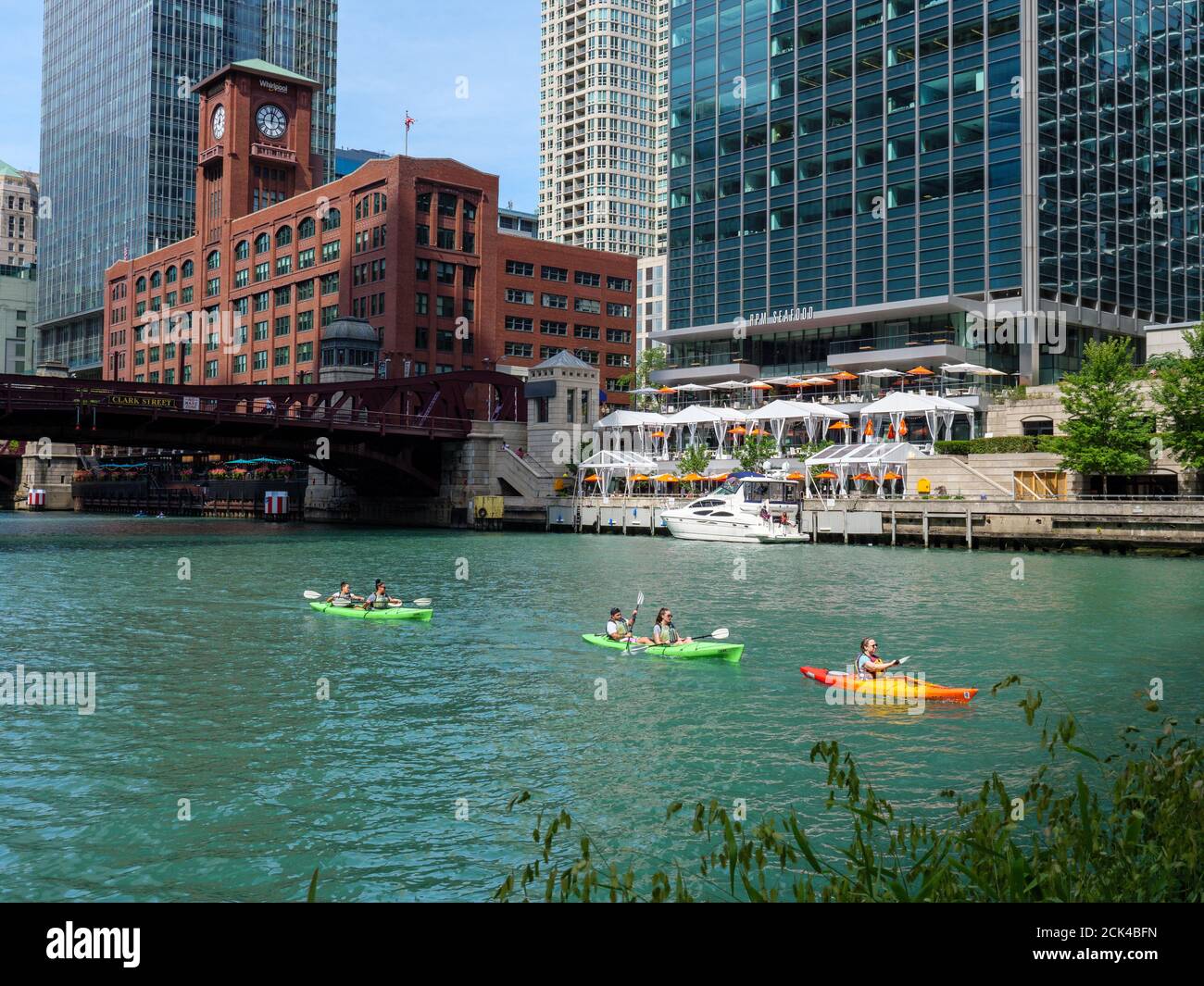 Kayak chicago river hi-res stock photography and images - Alamy