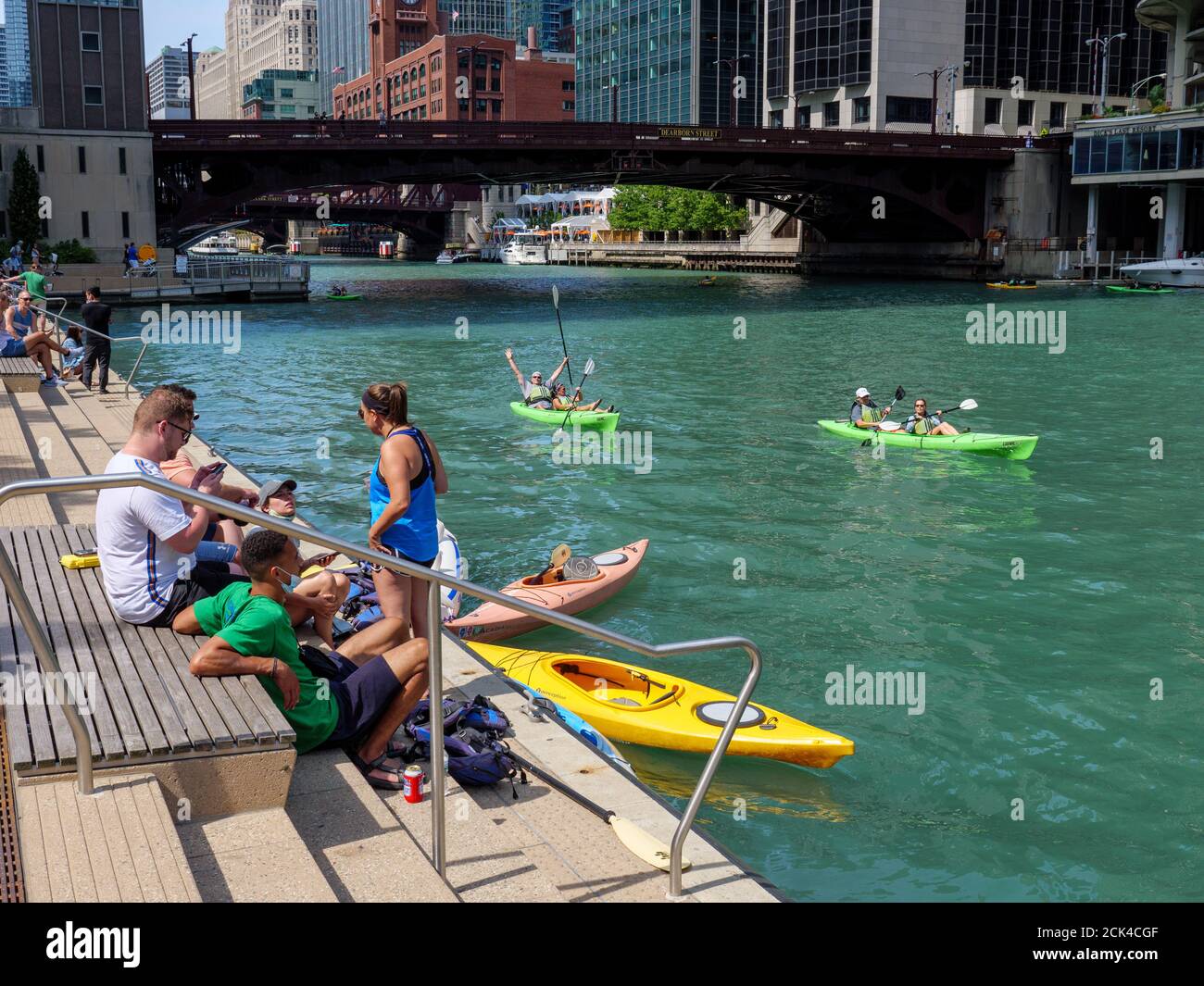 Chicago Riverwalk and kayaks Stock Photo Alamy