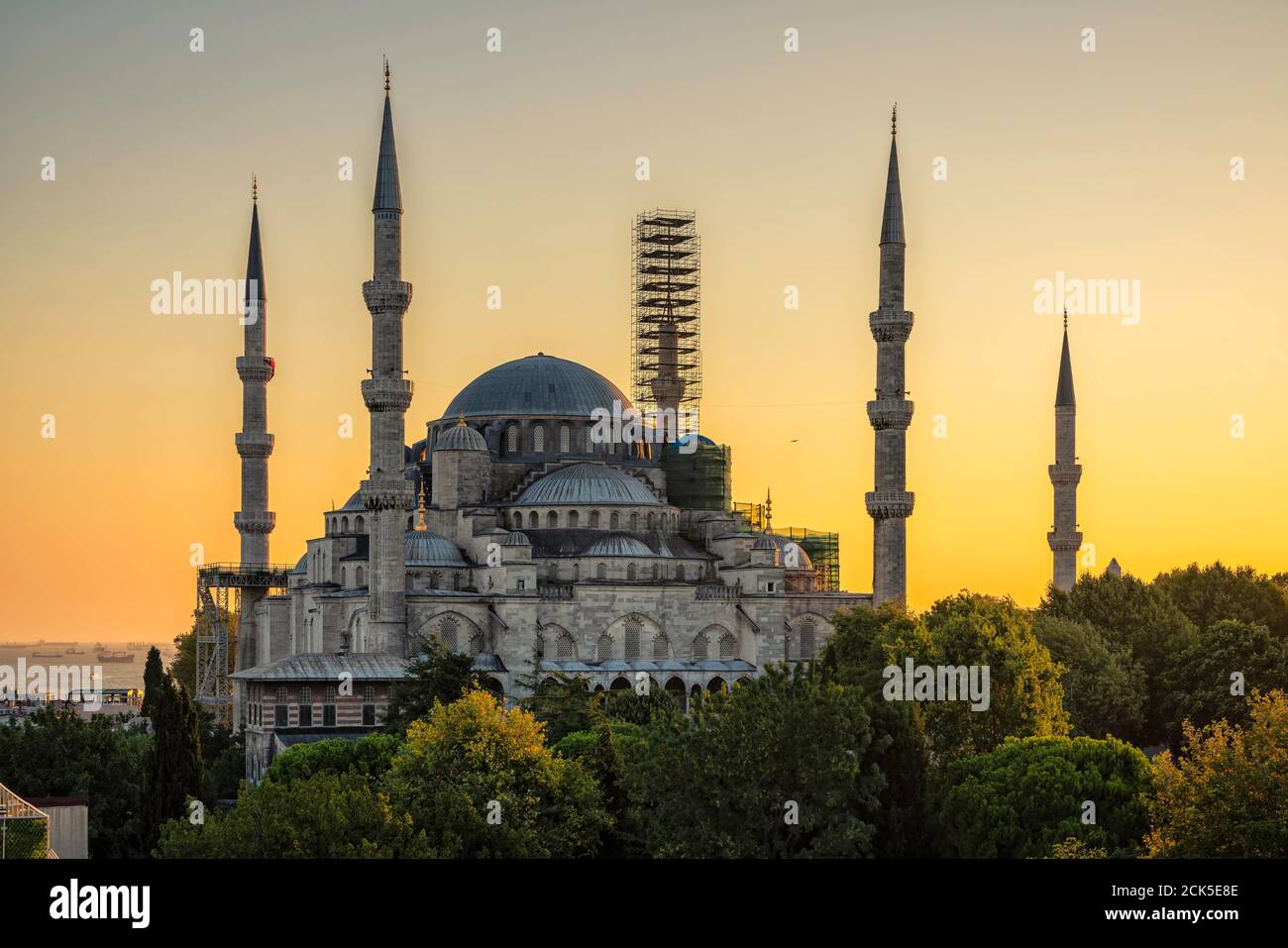 The Blue Mosque (Sultanahmet Camii) with sunset sky, Istanbul, Turkey Stock Photo Alamy