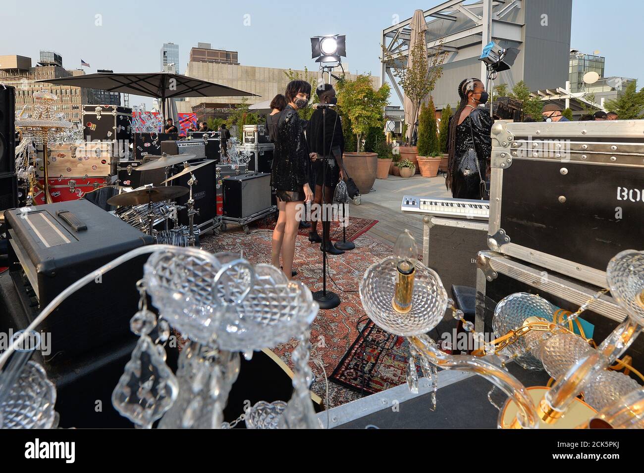 New york rooftop september models hi-res stock photography and images ...