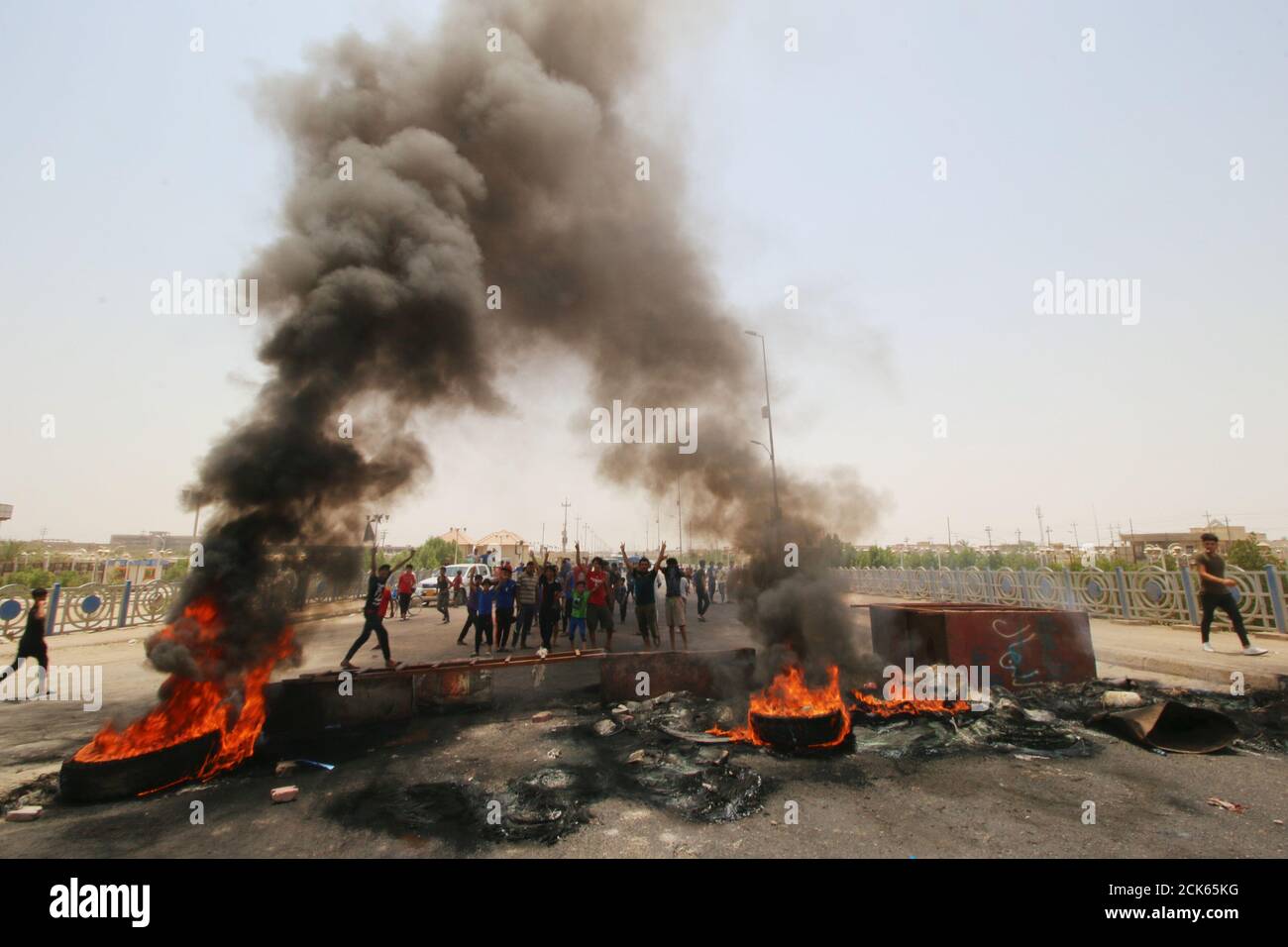 Iraqi protesters burn tires and block the road at the entrance to the city of Basra, Iraq July 12, 2018. REUTERS/Essam al-Sudani Stock Photo