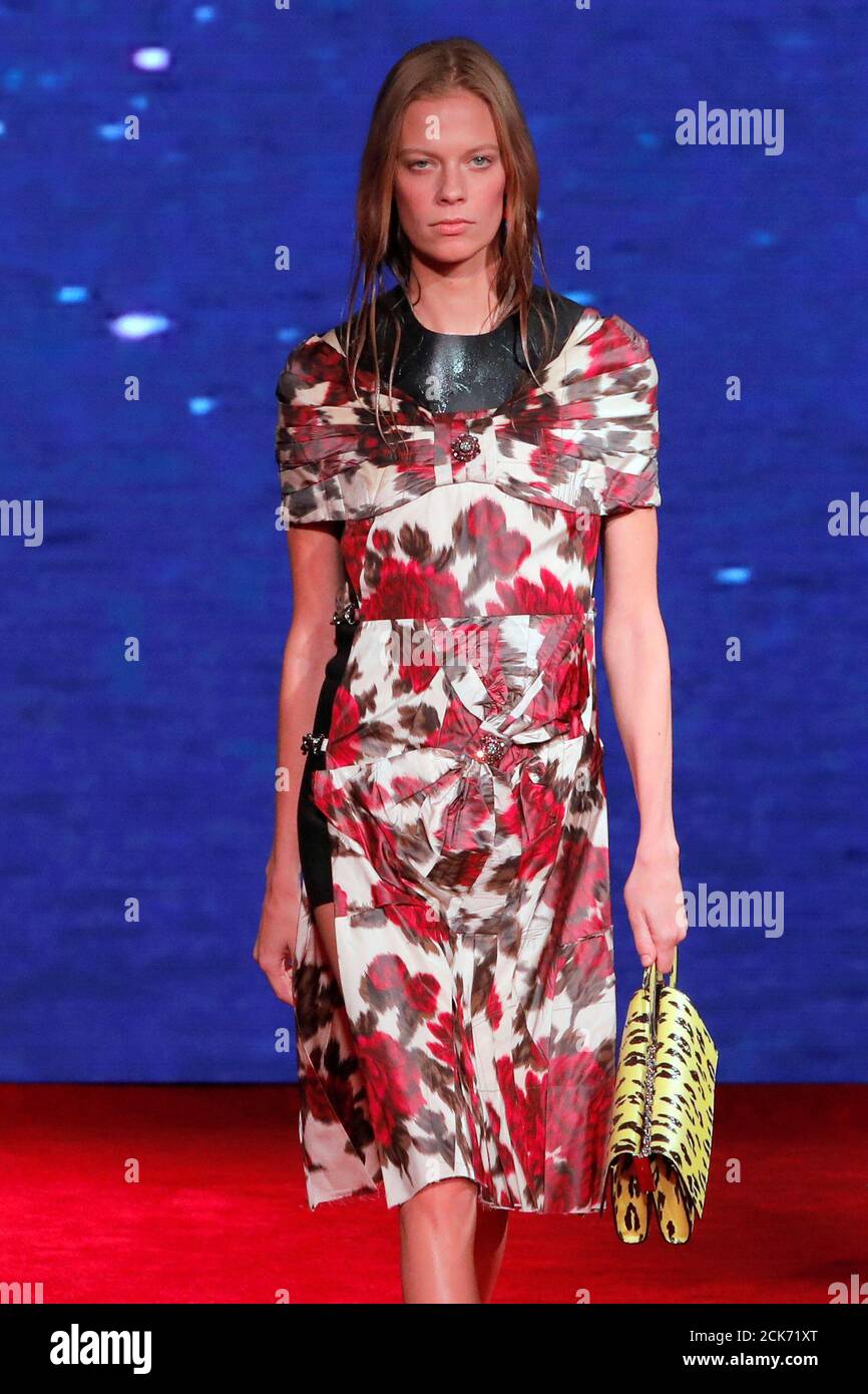 A model presents a creation from the Calvin Klein Spring/Summer 2019  collection at New York Fashion Week, New York, U.S., September 11, 2018.  REUTERS/Andrew Kelly Stock Photo - Alamy