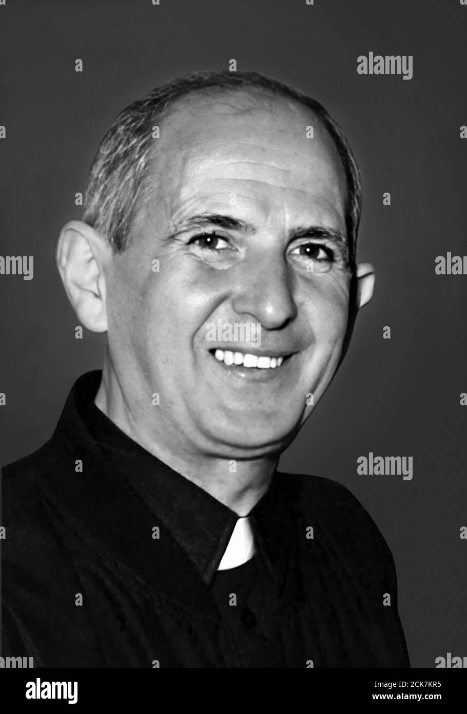 1993 ca , Palermo , ITALY : The italian chatolic priest Don PINO PUGLISI ( Giuseppe , 1937 - 1993 ),  killed the day of his 56 birthday from the Mafia of sicylian Cosa Nostra . Elected officially Blessed by the Pope in 2013 .- PORTRAIT - RITRATTO - CRONACA NERA - OMICIDIO - OMICIDE - ASSASSINIO - KILLING - prete cattolico - RELIGIONE CATTOLICA  - ITALIA - HISTORY - FOTO STORICHE - BEATO - VENERABILE - smile - sorriso --- ARCHIVIO GBB Stock Photo