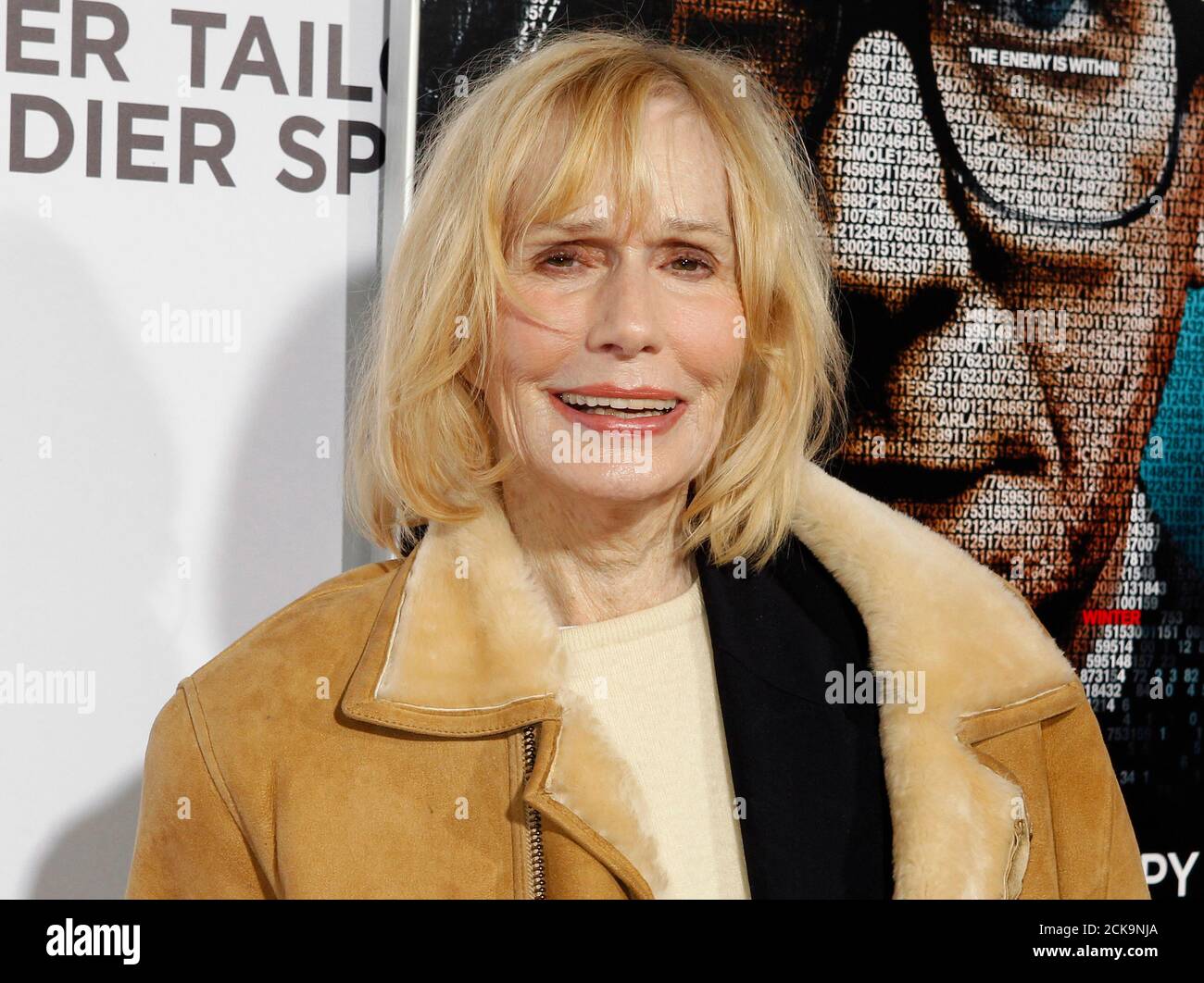 Sally kellerman arrives to hi-res stock photography and images - Alamy