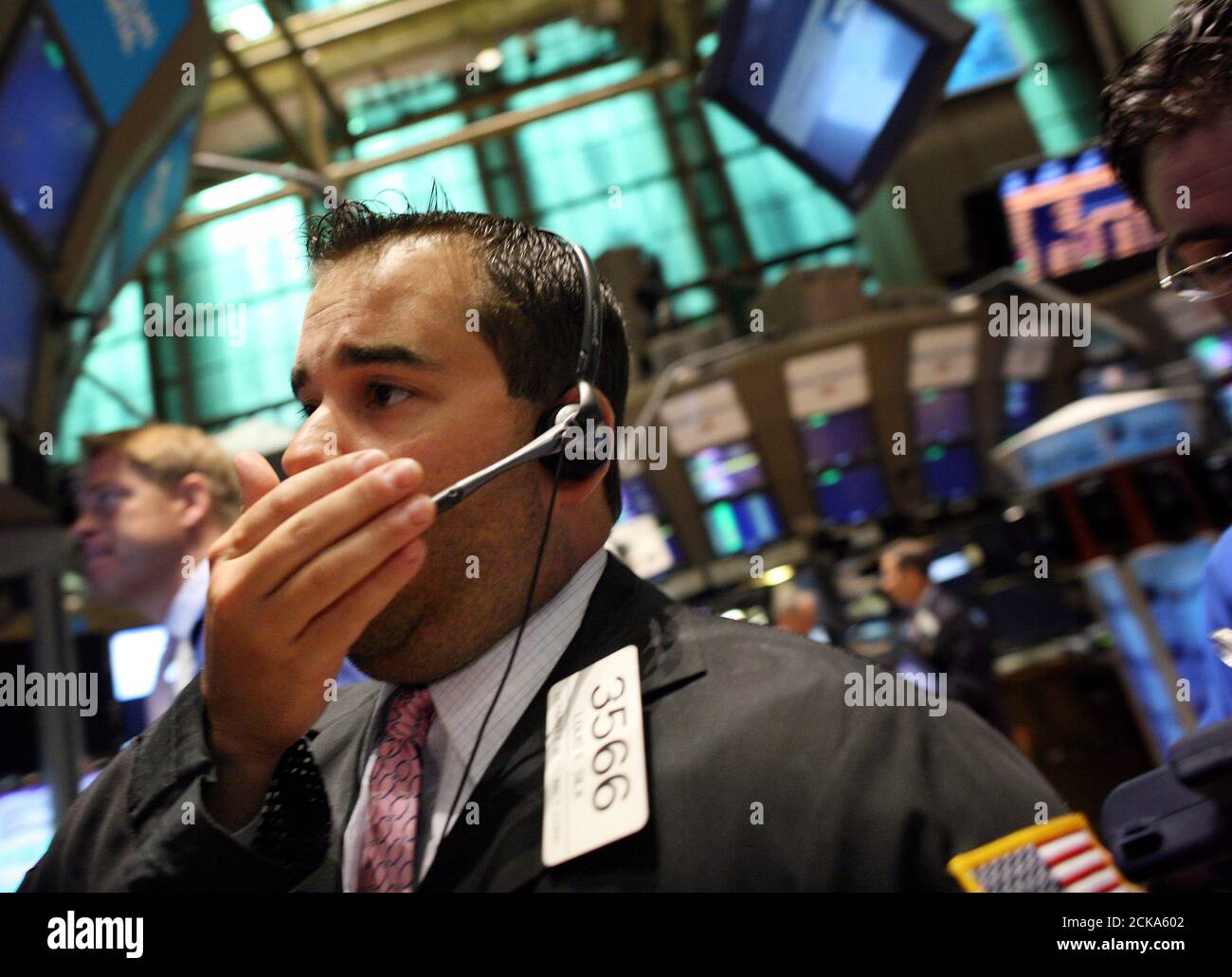 Traders work on the floor of the New York Stock Exchange, April 27, 2009. The S&P 500 and Nasdaq briefly turned lower on Monday, and the Dow Jones industrial average pared gains, after the World Health Organization (WHO) commented on the swine flu outbreak.   REUTERS/Brendan McDermid (UNITED STATES BUSINESS IMAGES OF THE DAY) Stock Photo