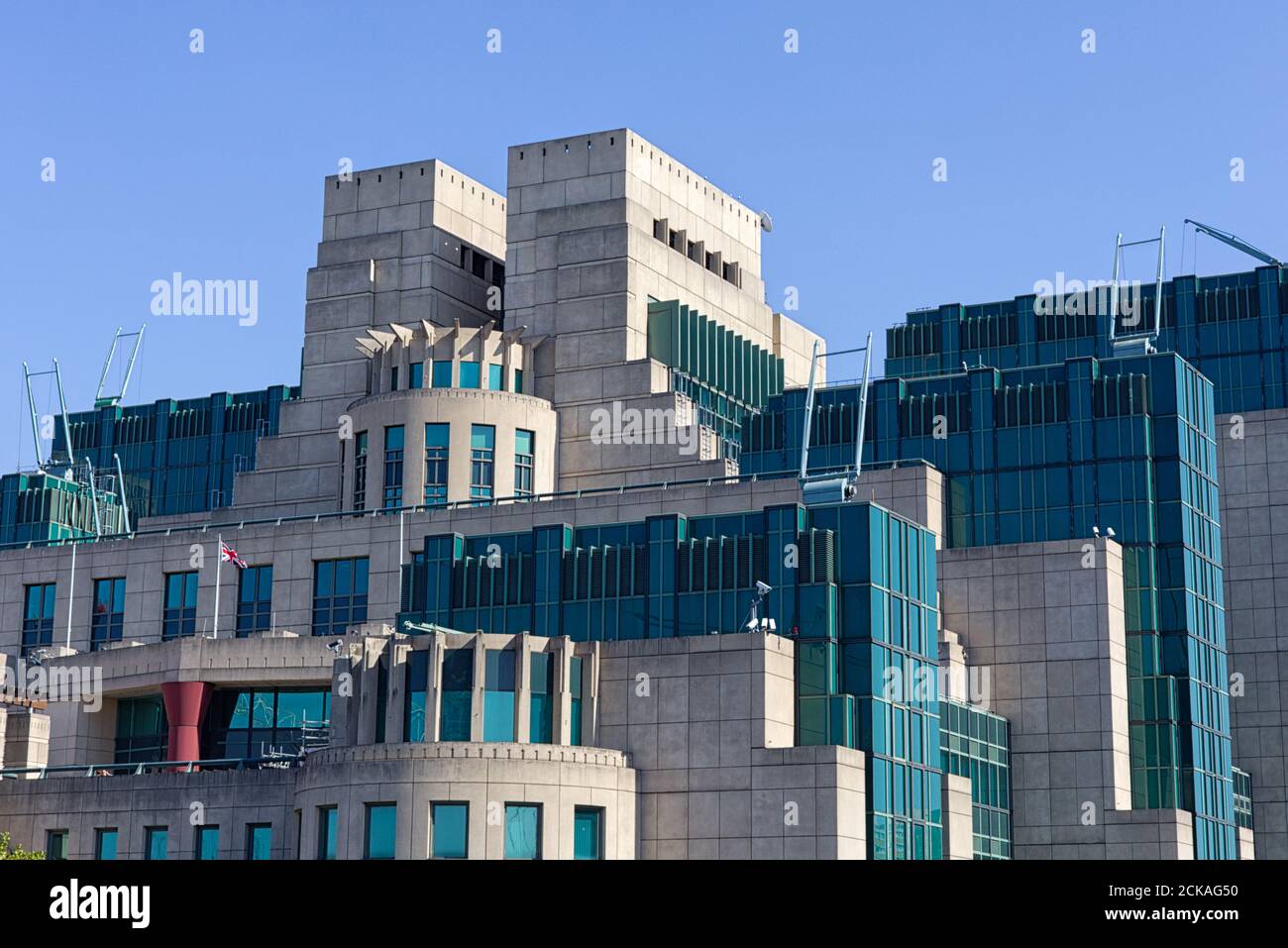 SIS Building, MI6 Building at Vauxhall Cross houses the headquarters of the Secret Intelligence service Stock Photo