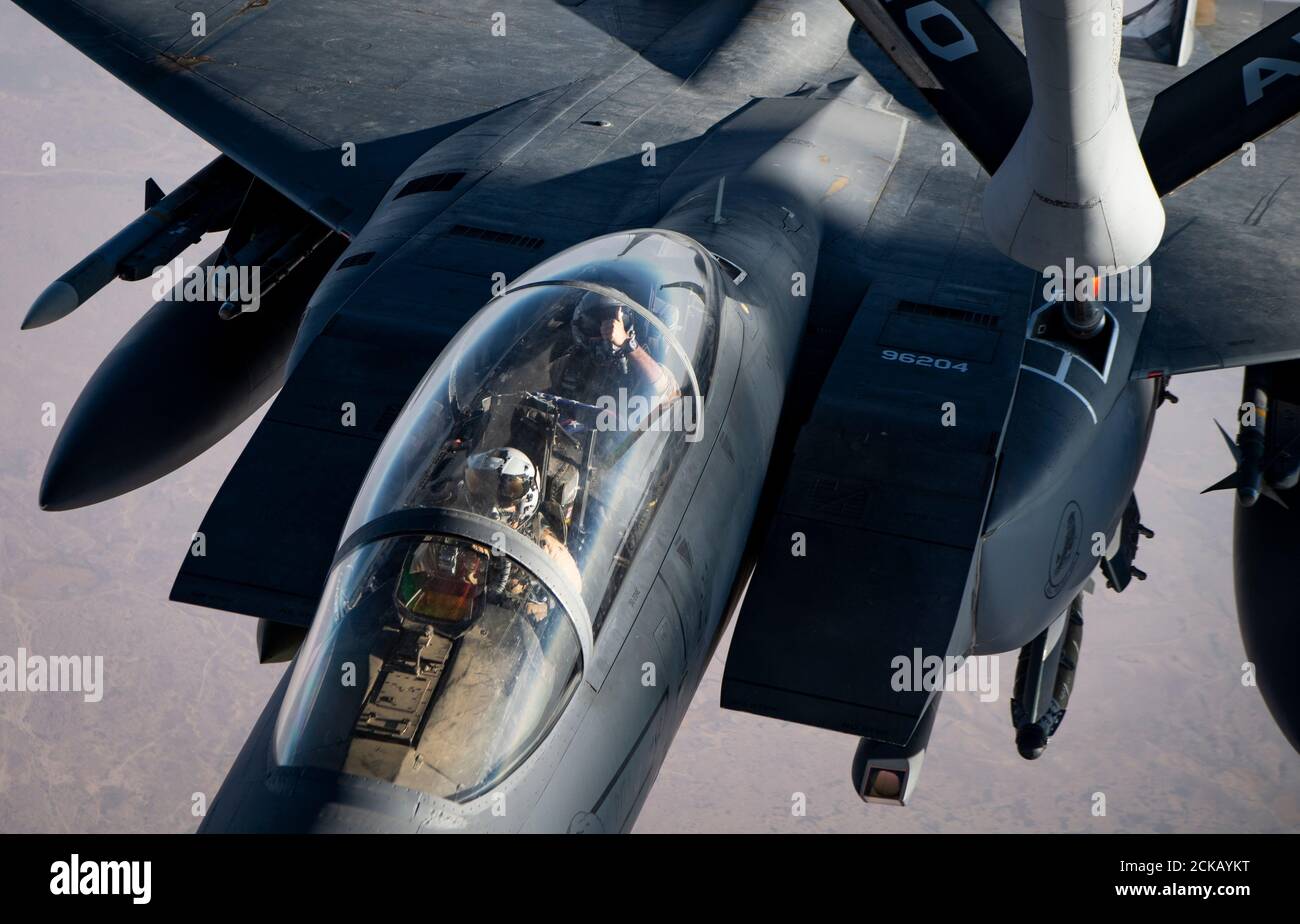 A U.S. Air Force F-15E Strike Eagle conducts an aerial refueling with a KC-135 Stratotanker over the U.S. Central Command area of responsibility, Aug. 28, 2020.  The F-15E Strike Eagle is a dual-role fighter designed to perform air-to-air and air-to-ground missions, demonstrating U.S. Air Force Central Commands' posture to deter regional aggressors.  (U.S. Air Force photo by Senior Airman Duncan C. Bevan) Stock Photo