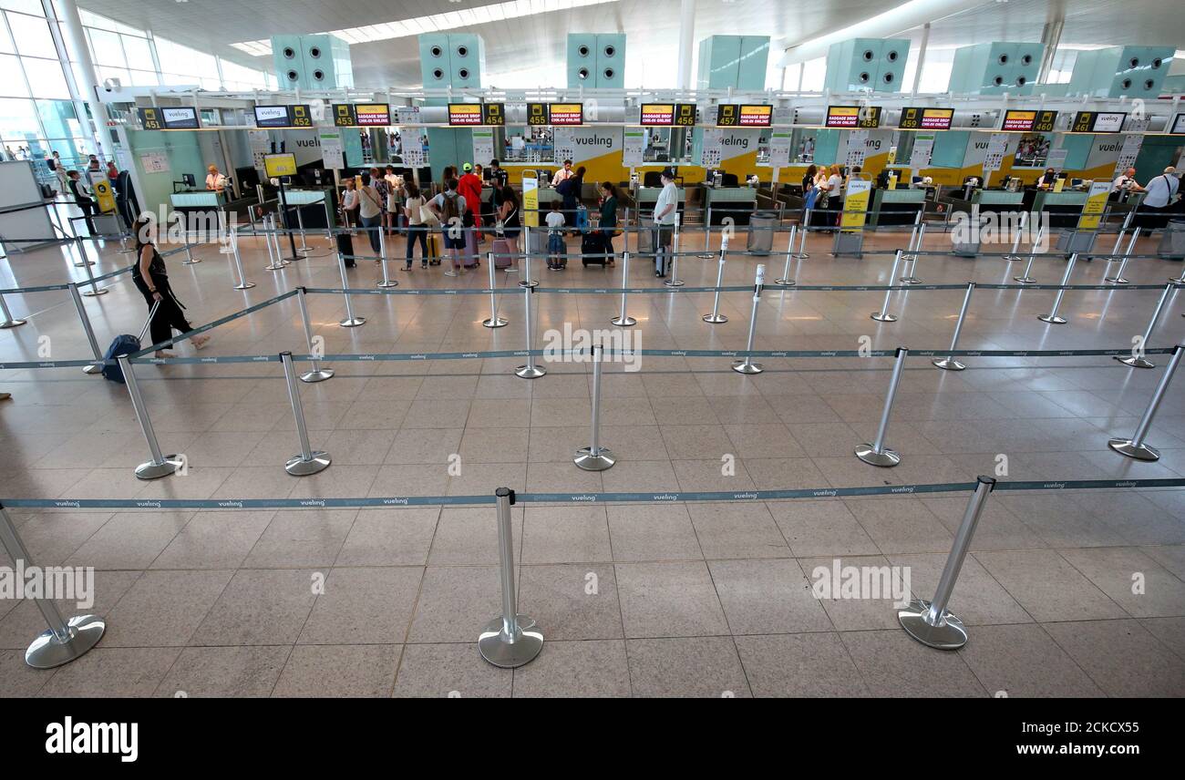 People check in at Vueling airline desk at Barcelona-El Prat airport, Spain  August 4, 2017. REUTERS/Albert Gea Stock Photo - Alamy
