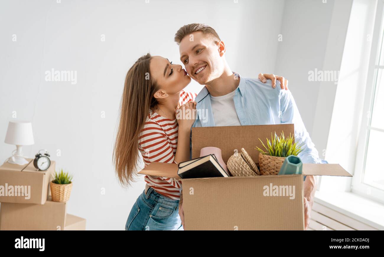 Happy young married couple are moving to new apartment Stock Photo - Alamy