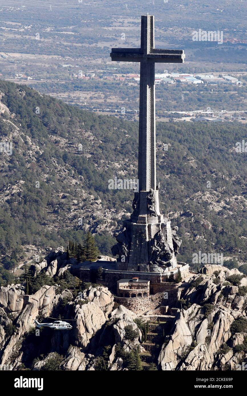 A helicopter carrying the coffin with the remains of late Spanish ...